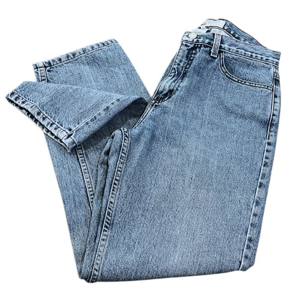 Guess Vintage 90’ Classic Fit Narrow Leg Medium Wash 
Size 31  Made in USA